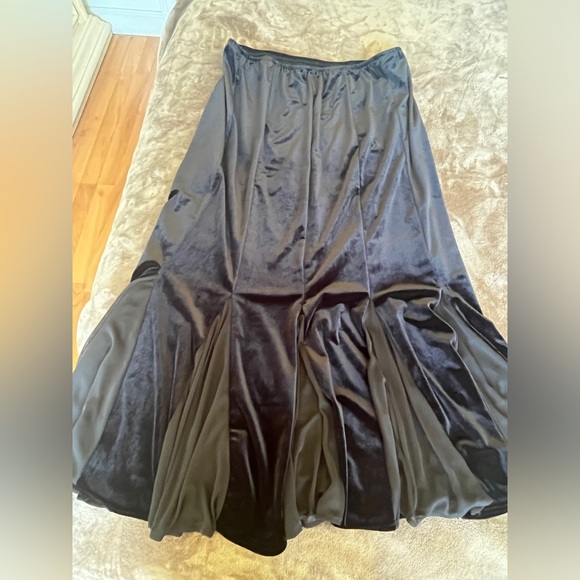 MSK womens size 16 Maxi Skirt Black Velour Pull On Flowy Modest elastic solid - Picture 9 of 9